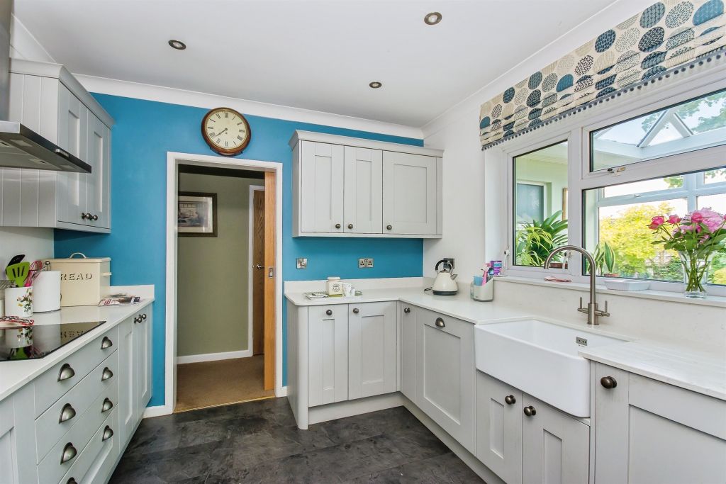 Property photo 2 of 32