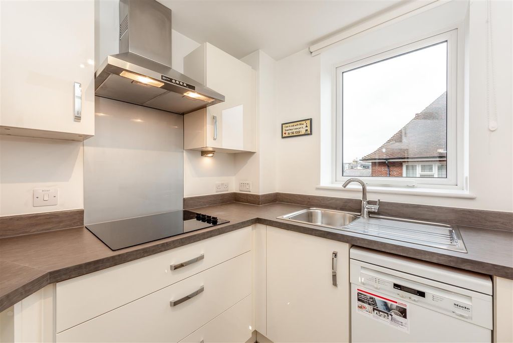 Property photo 3 of 18 8539886-Interior19.Jpg