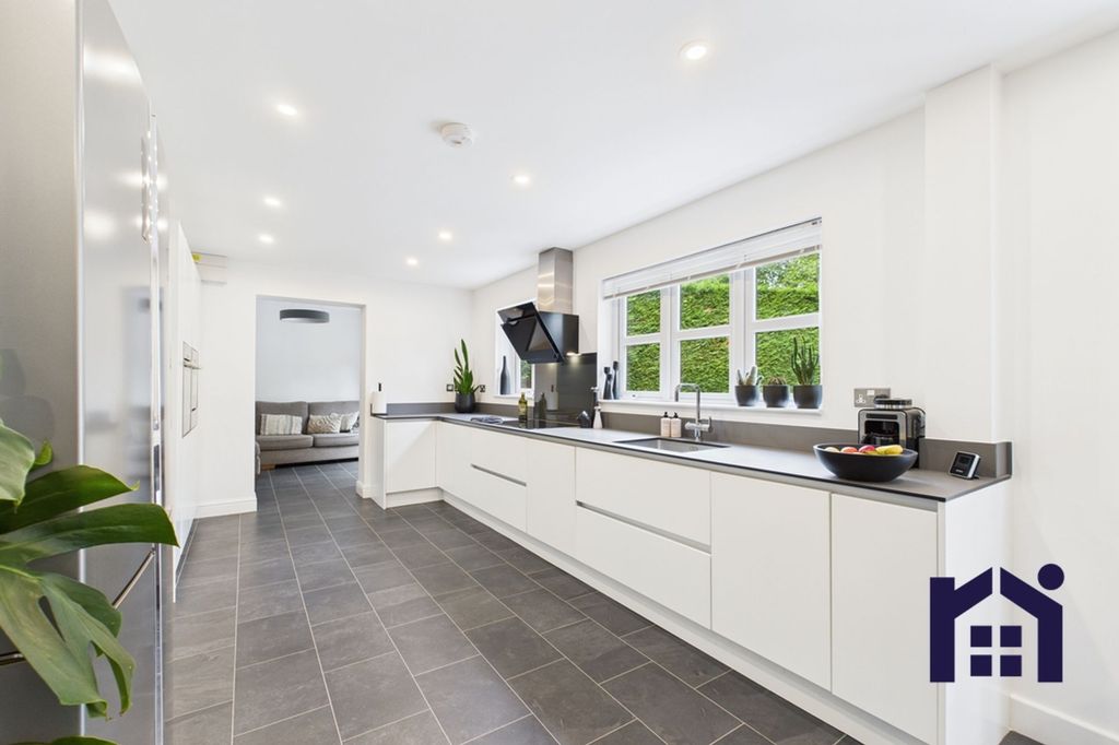 Property photo 2 of 35 Dining Kitchen