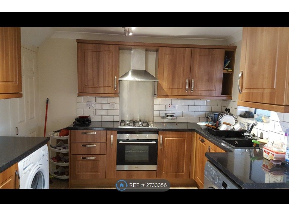 Property photo 3 of 10 Kitchen