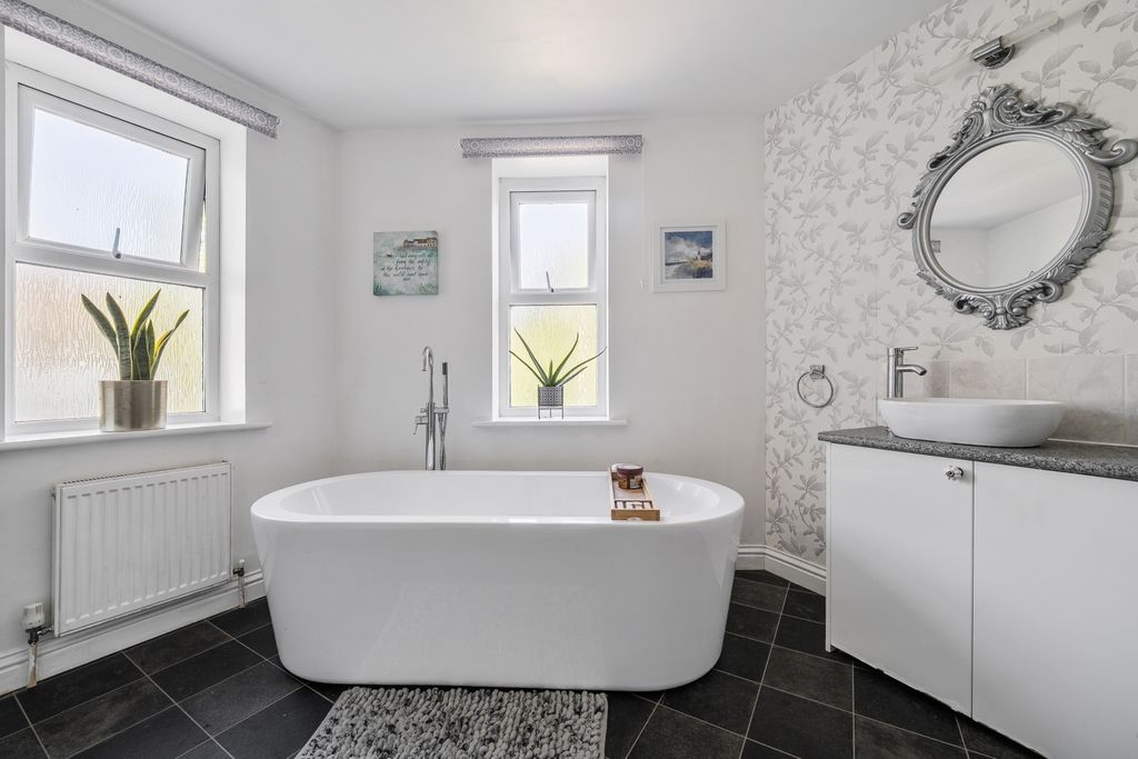 Property photo 2 of 21 1458422-7-6A15Dfb807E99