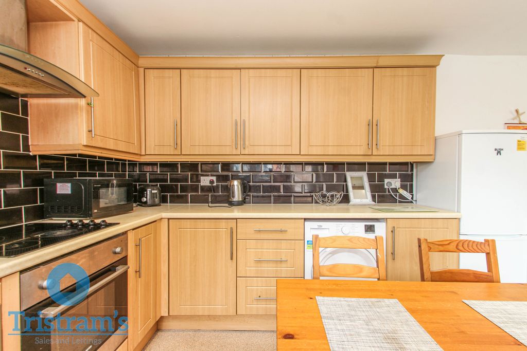 Property photo 3 of 16 4
