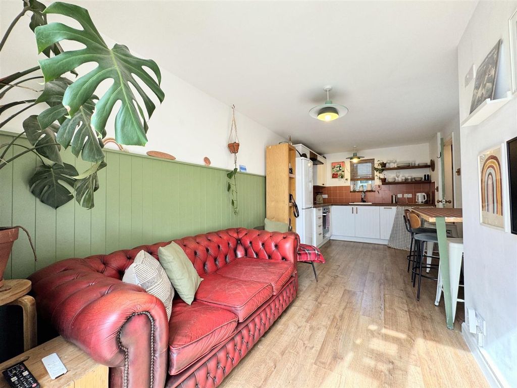 Property photo 2 of 17 Lounge Diner Kitchen