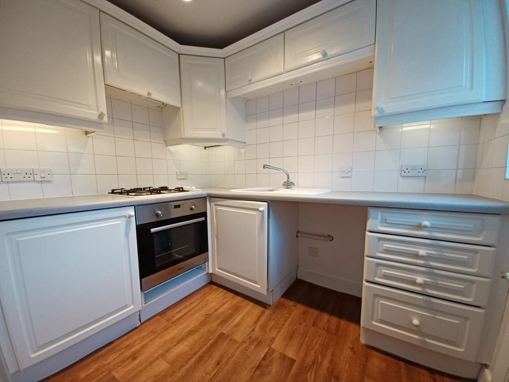 Property photo 3 of 11 Kitchen