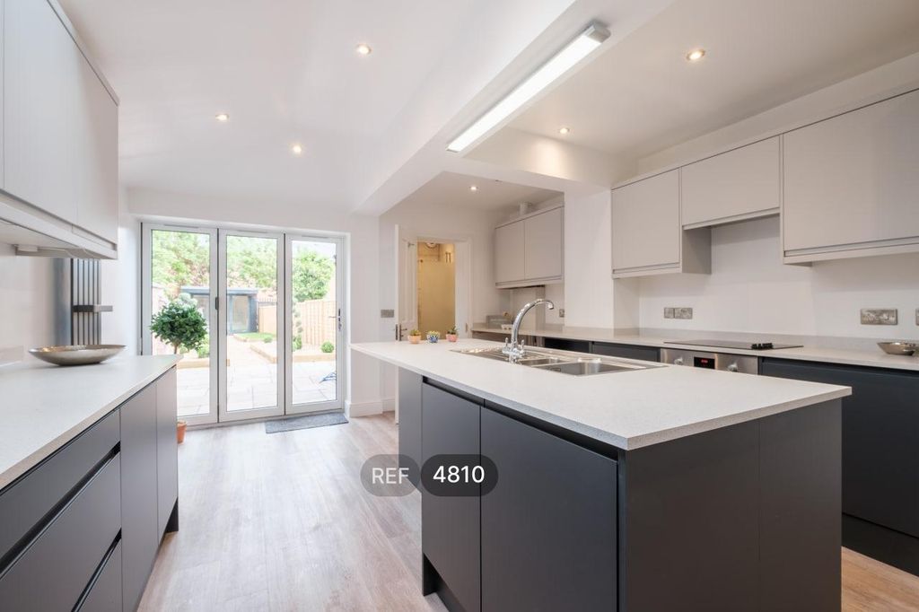 Property photo 2 of 30 Kitchen