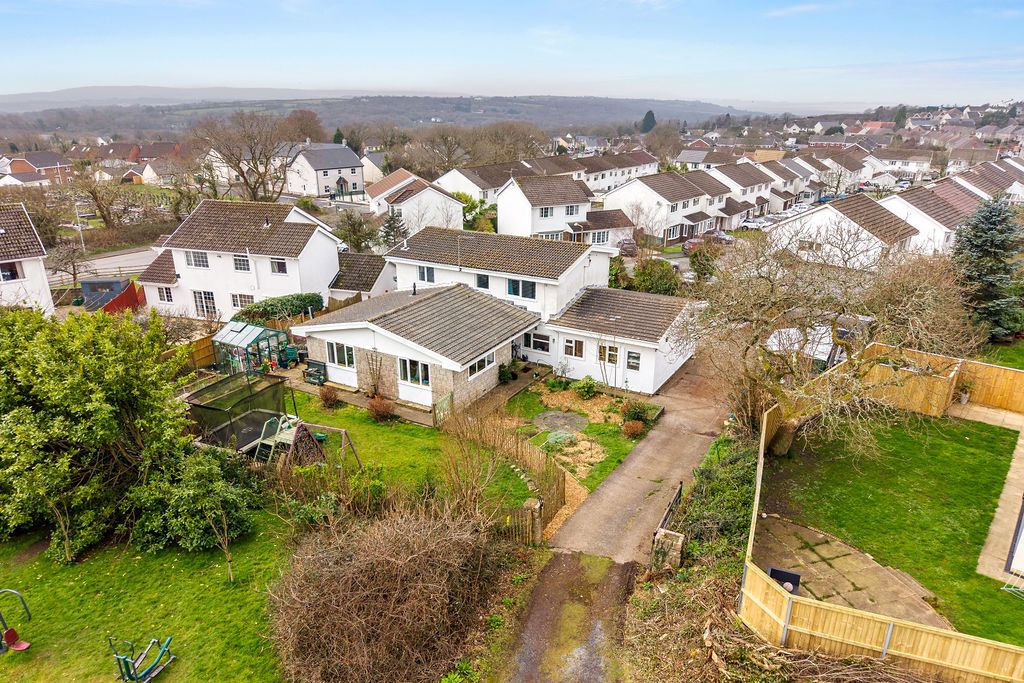 Property photo 1 of 40