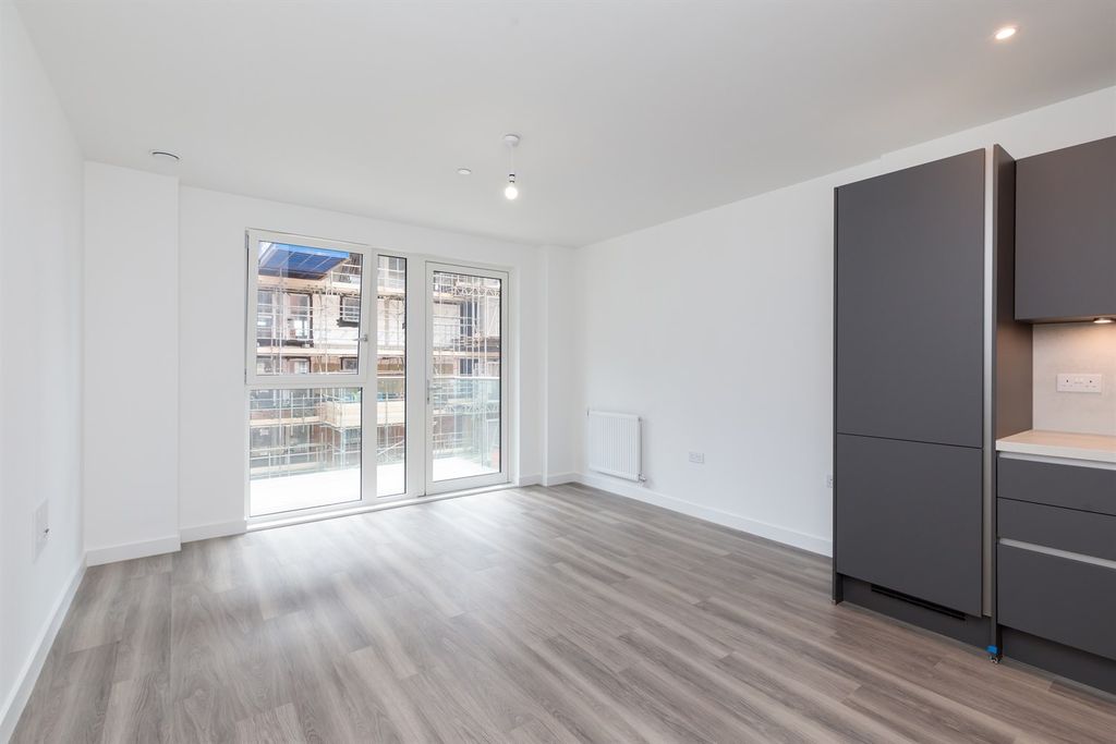 Property photo 1 of 15 (Main)