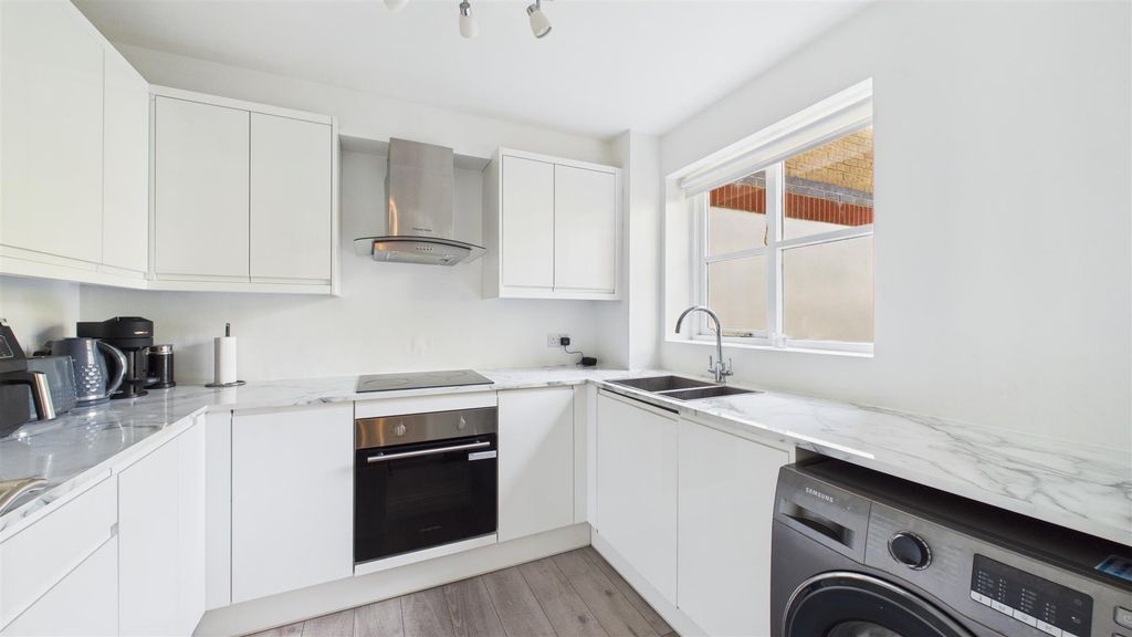Property photo 3 of 13 Cam04248G0-Pr0179-Still002.Jpg