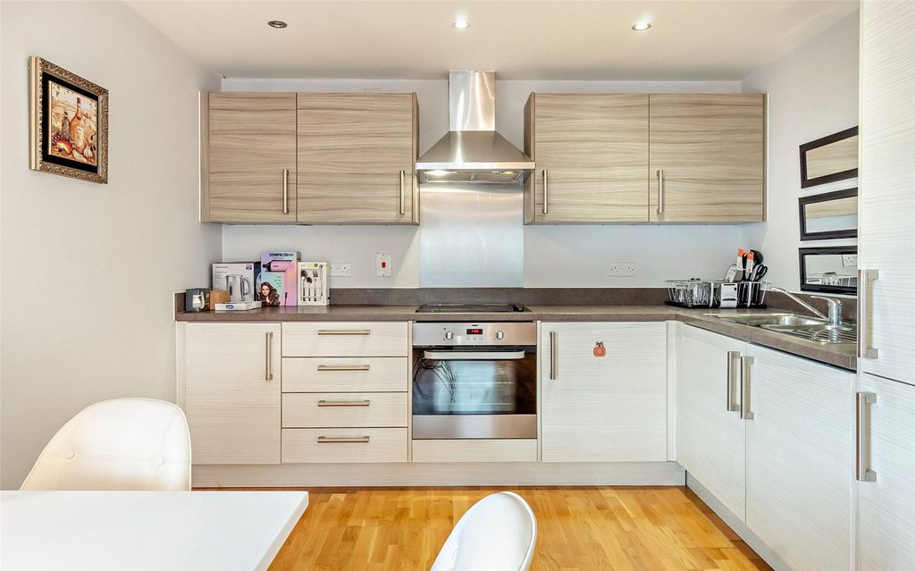 Property photo 3 of 16 Kitchen