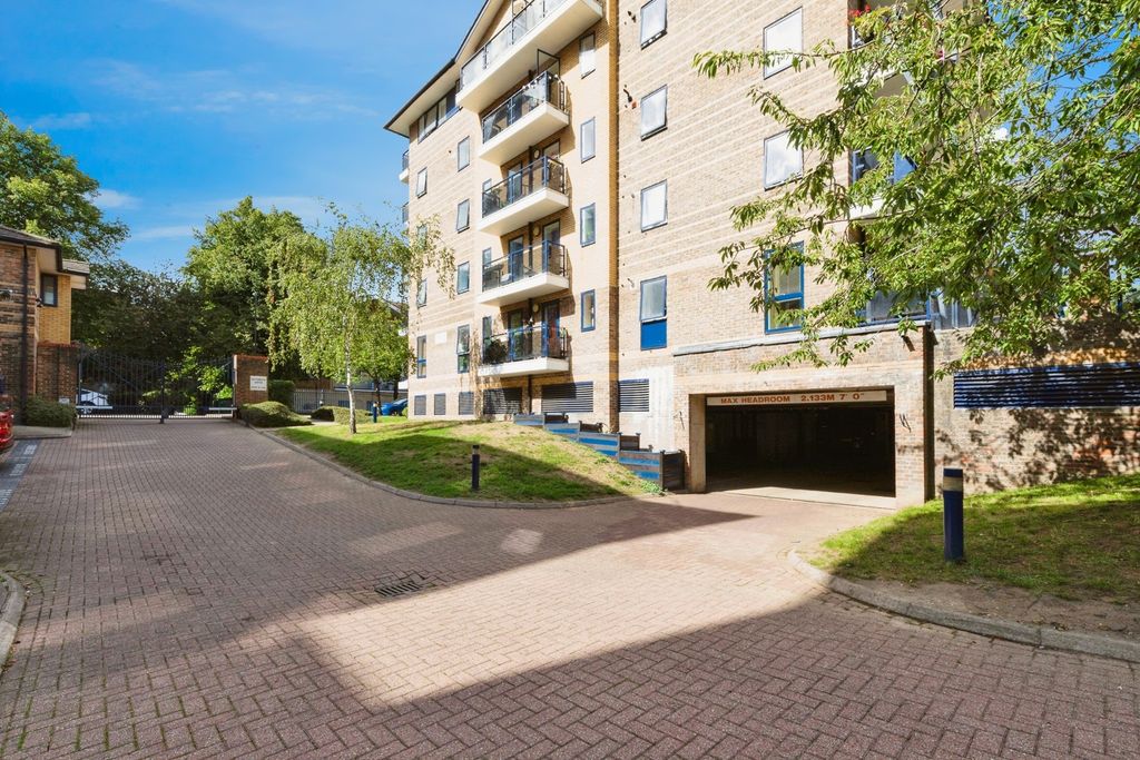 Property photo 3 of 17 Photo