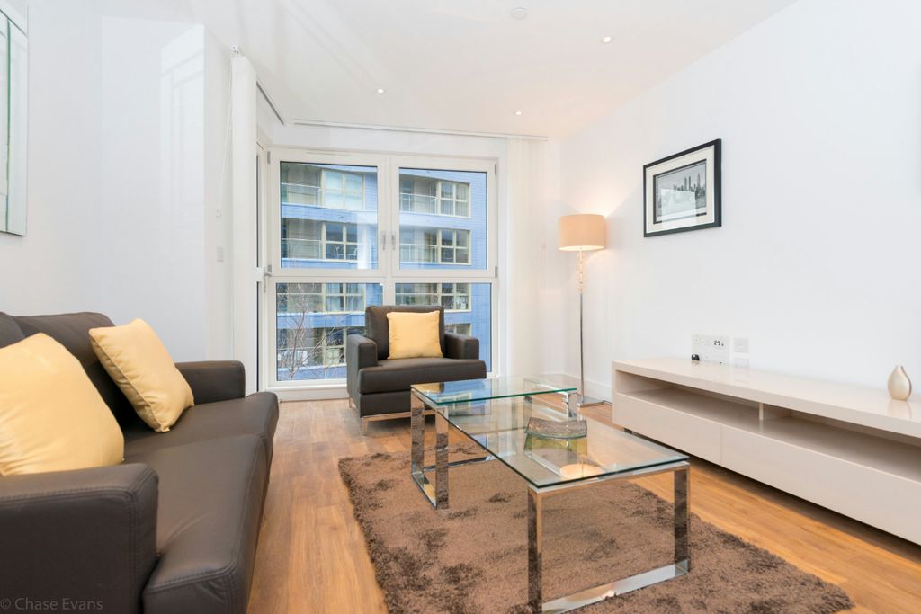 Property photo 1 of 8 Queensland Terrace,
