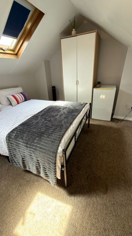 Property photo 1 of 6 Room