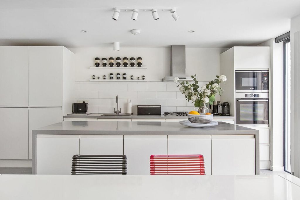 Property photo 3 of 22 2