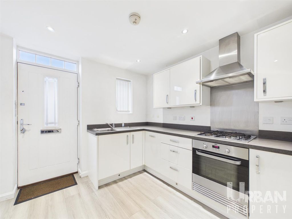 Property photo 3 of 12 Cam03038G0-Pr0222-Still003.Jpg