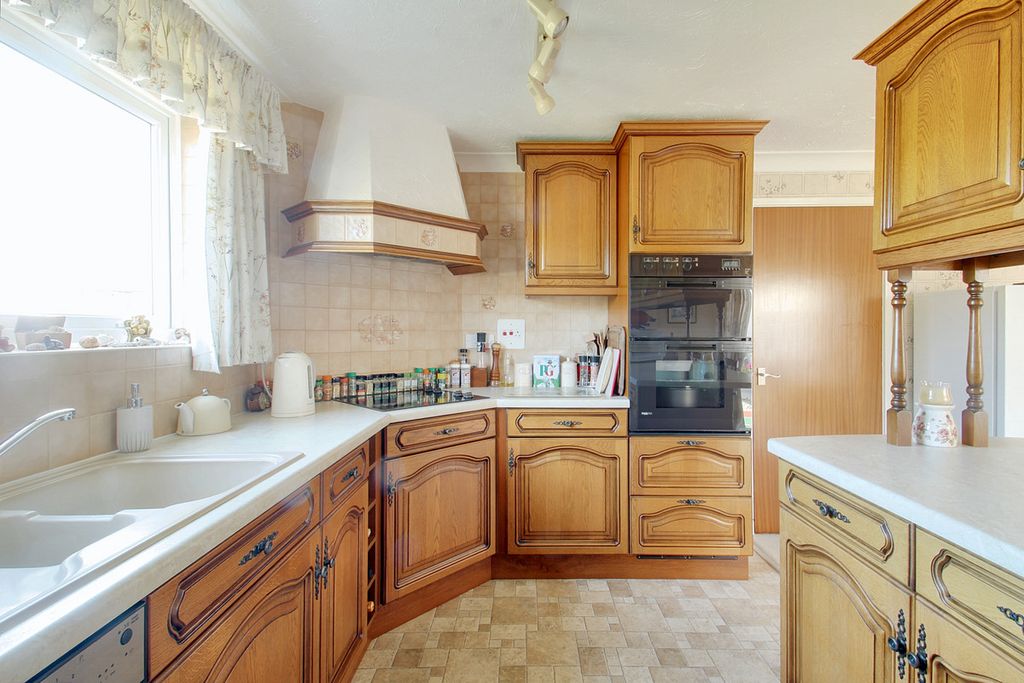Property photo 2 of 25