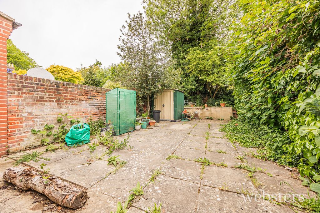 Property photo 3 of 27