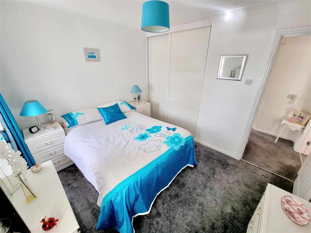 Property photo 3 of 16 Bed 1.1.Jpg