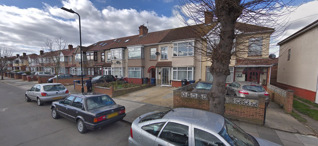 Property photo 1 of 11 3 Bed Terraced House To Rent Greenland Crescent, Southall Ub2