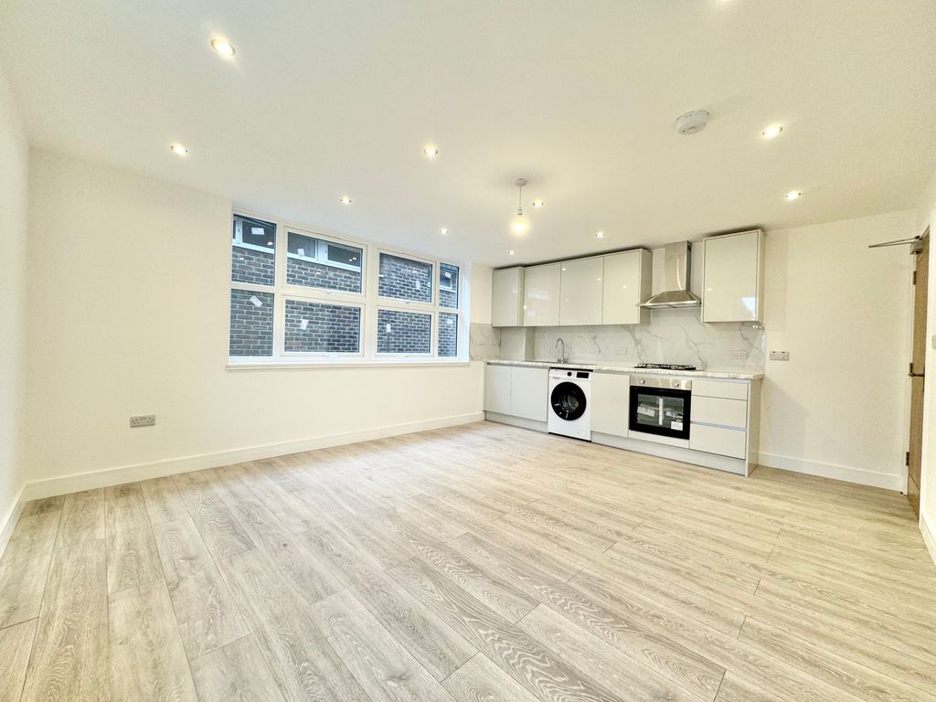 Property photo 1 of 7 Living Room