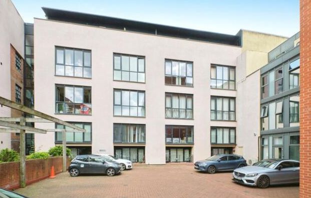 Property photo 1 of 8