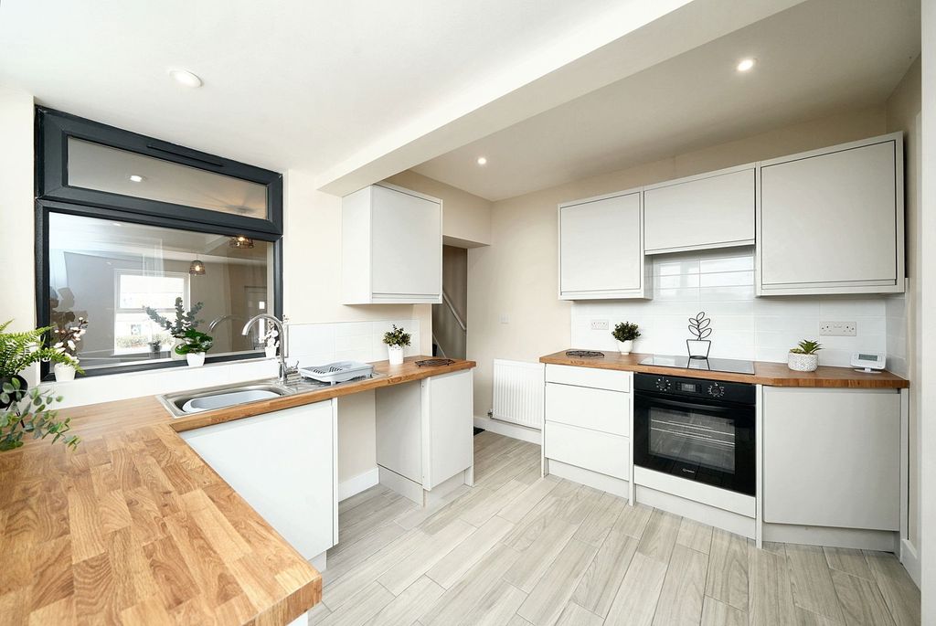 Property photo 2 of 30