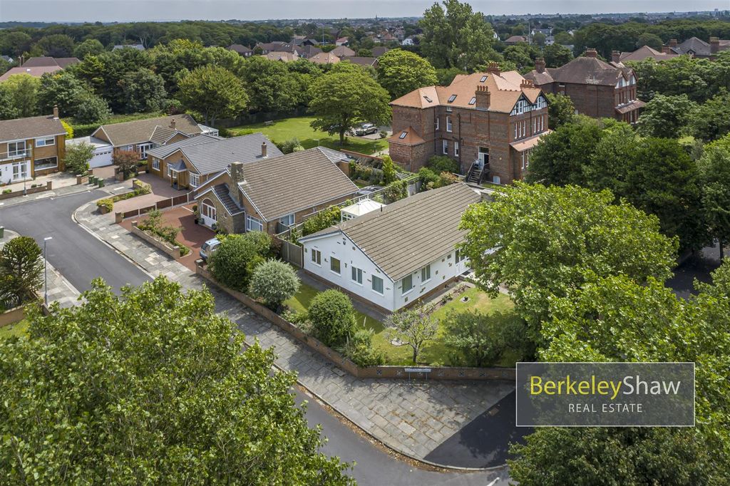 Property photo 1 of 23 Merrilocks Road Blundellsands L23