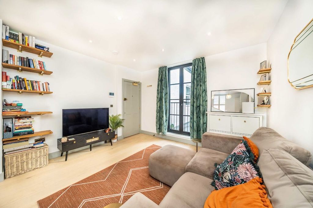 Property photo 2 of 6