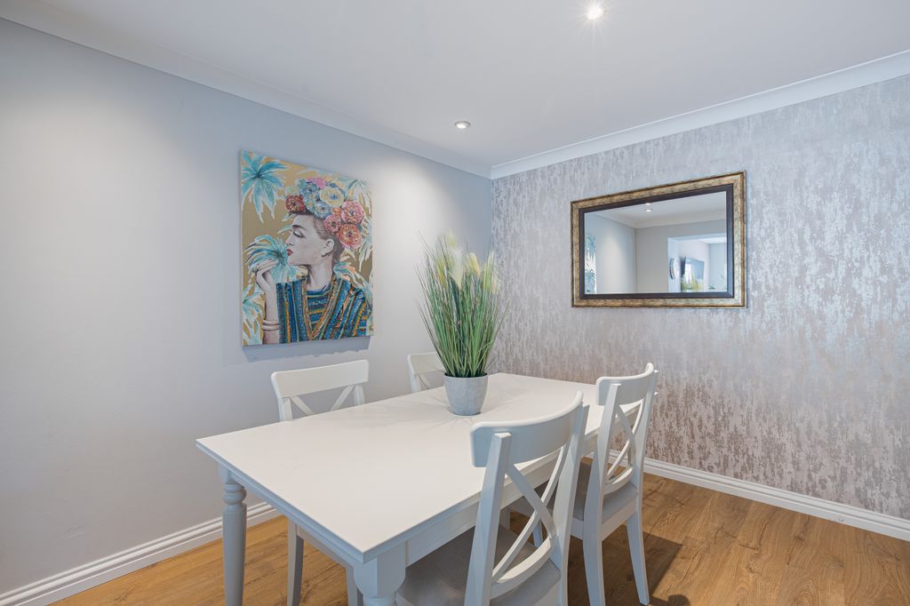 Property photo 3 of 16 Dining