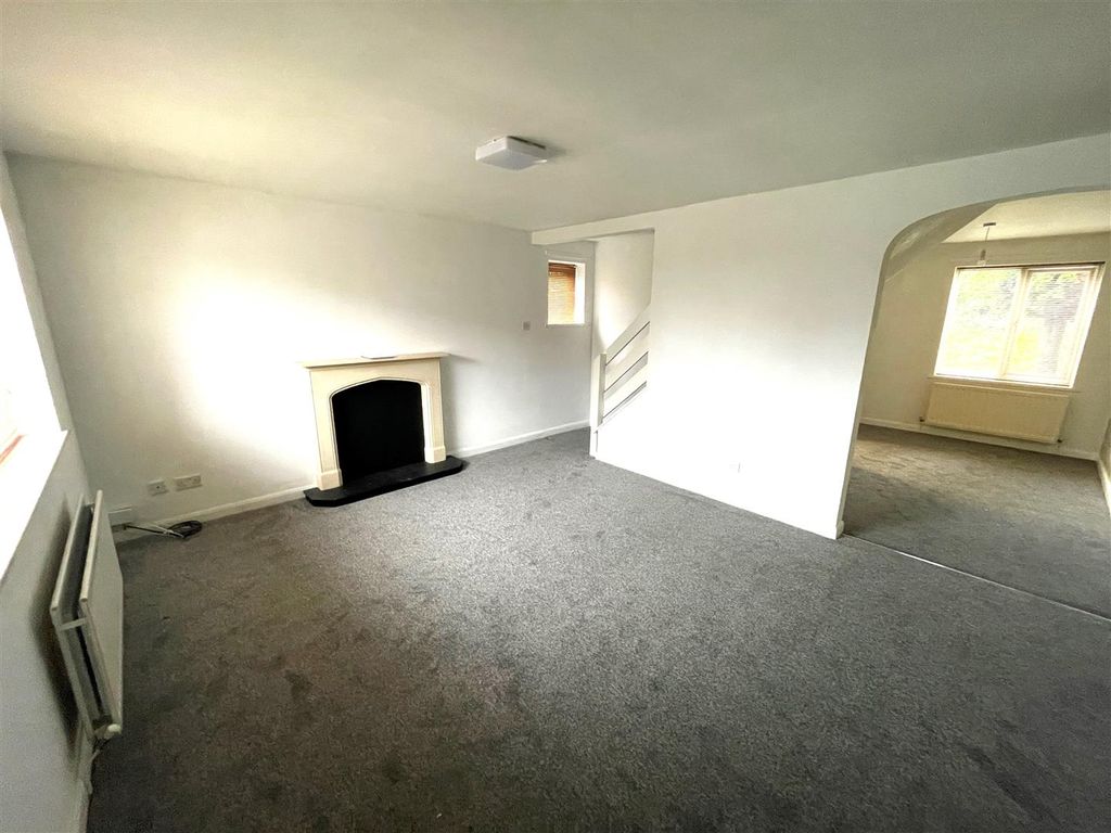 Property photo 2 of 11 Lounge 2.Jpg