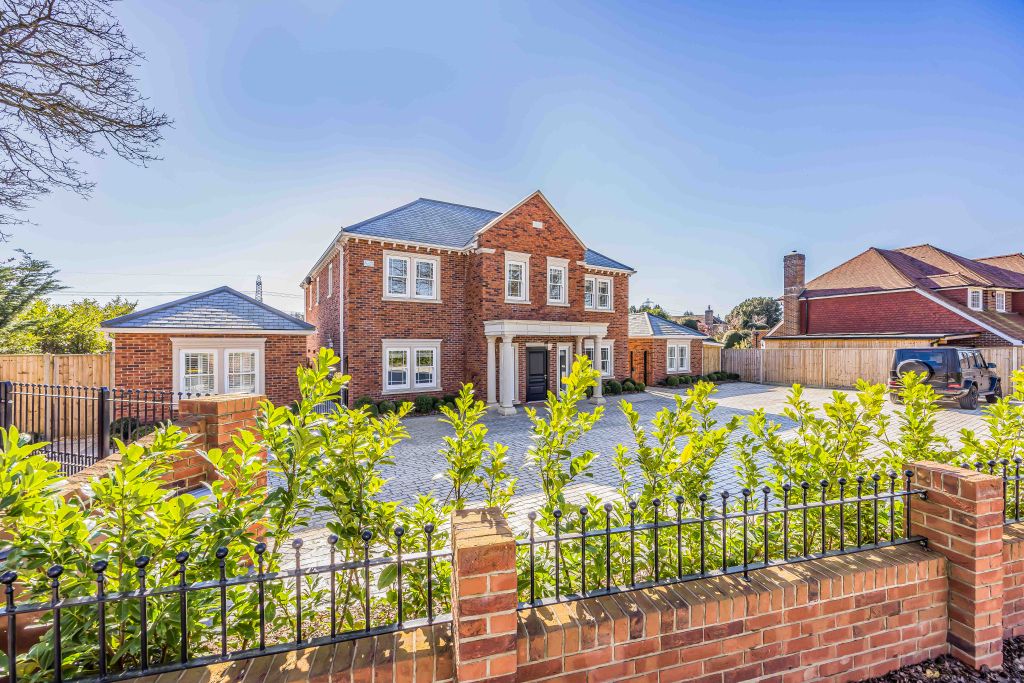 Property photo 1 of 32 Silverhall, Southwick Road, North Boarhunt-Small-P