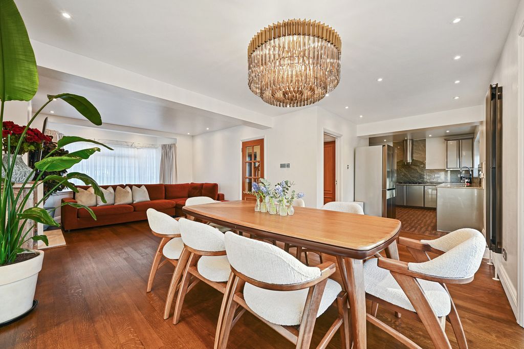 Property photo 3 of 38