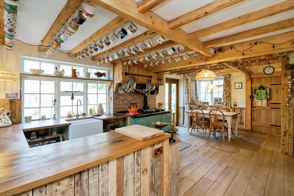 Property photo 3 of 24 Kitchen/Breakfast