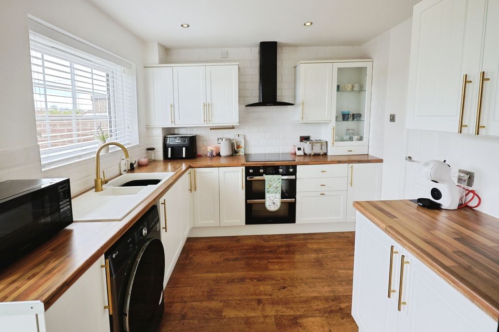 Property photo 3 of 12 Pbox-Img.Jpg