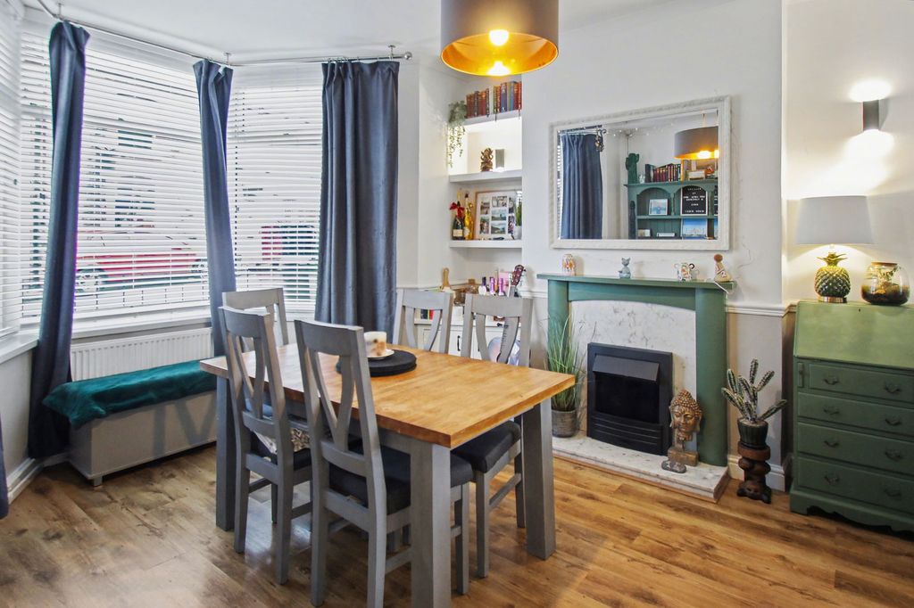 Property photo 3 of 28