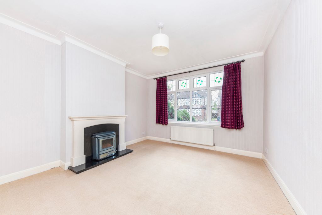 Property photo 2 of 10 169 Elm Walk - Loung