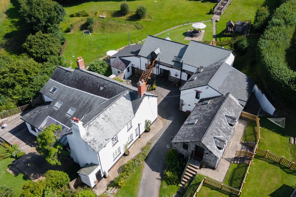 Property photo 2 of 47 Robin Hill Farm