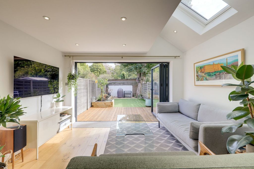 Property photo 3 of 17