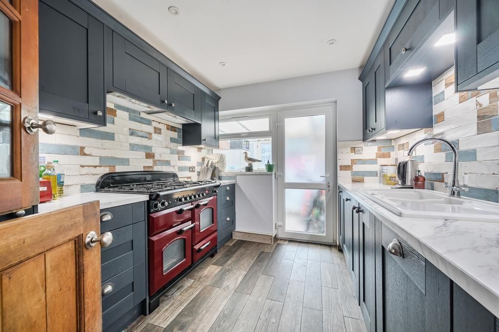 Property photo 3 of 17 Kitchen