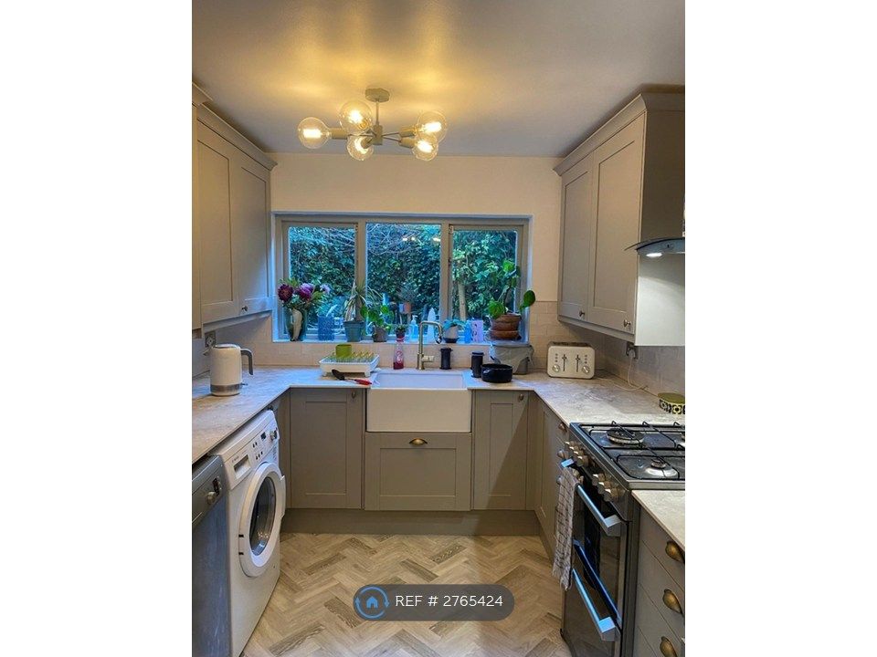 Property photo 2 of 14 Kitchen