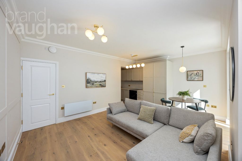 Property photo 3 of 19 Picture No. 04
