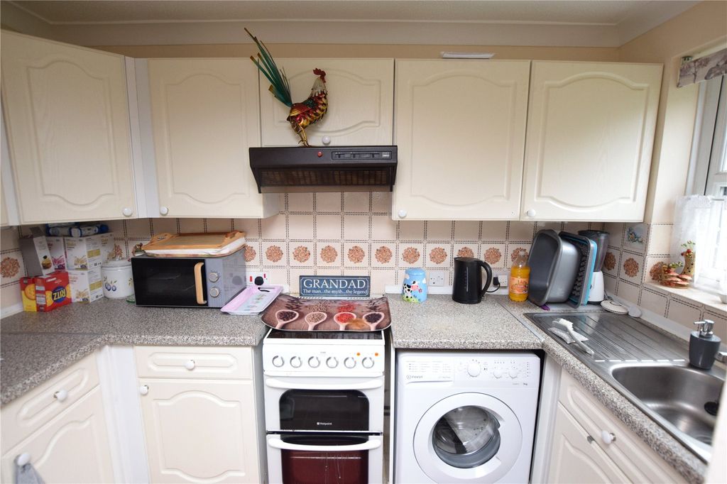 Property photo 3 of 8 Kitchen