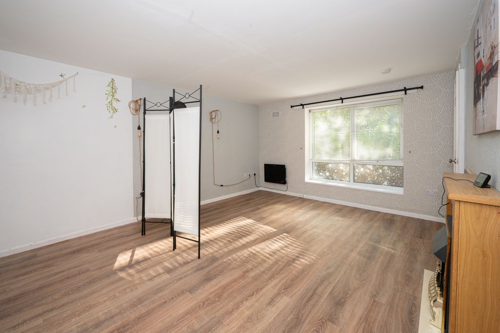 Property photo 3 of 7 Image 2