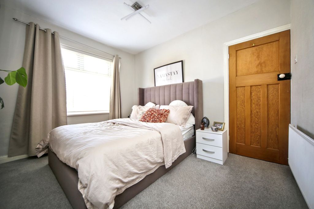 Property photo 3 of 24
