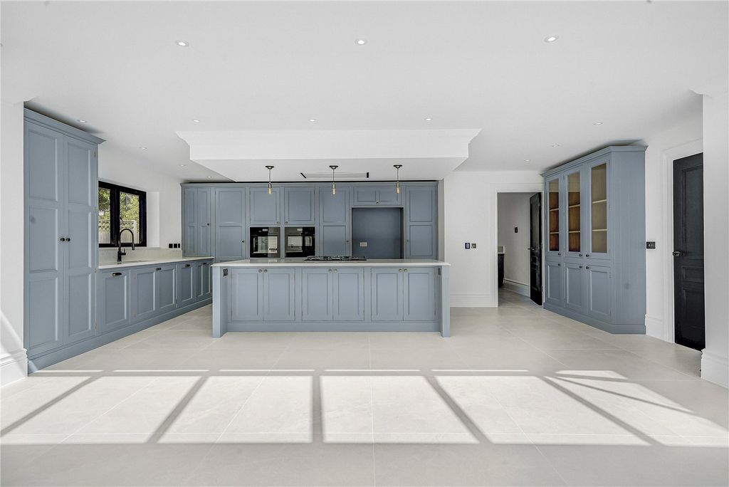 Property photo 2 of 41 Open-Plan Kitchen