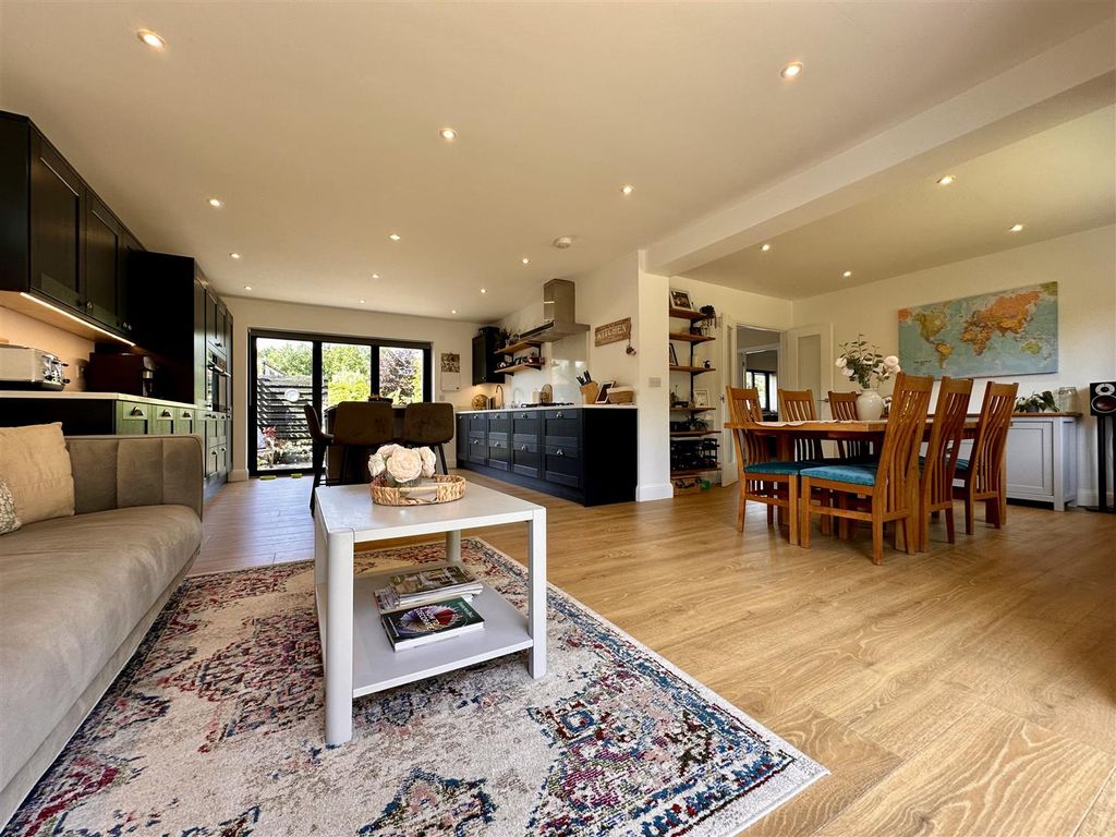 Property photo 2 of 32 Tempimage4080Tc.Jpg