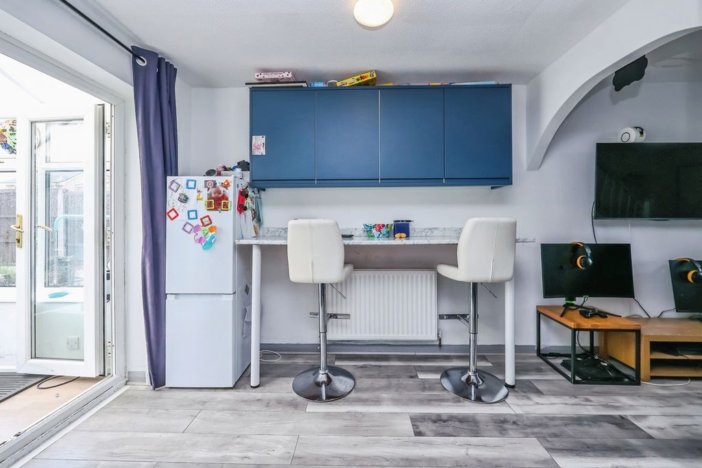 Property photo 2 of 19 Pbox-Img.Jpg