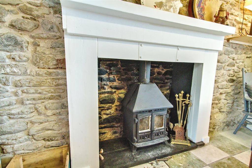 Property photo 3 of 75 Kitchen/Diner Fireplace