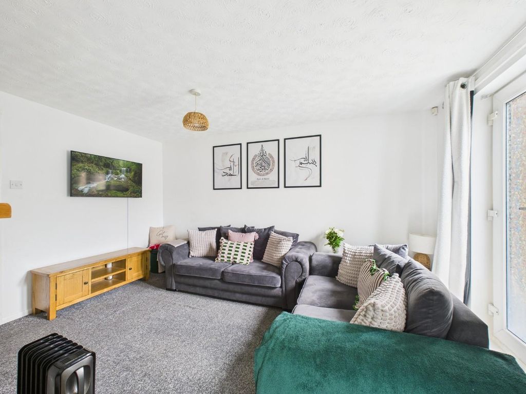 Property photo 2 of 8 Living Room