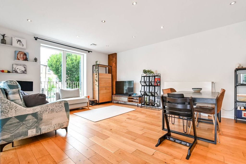 Property photo 3 of 17
