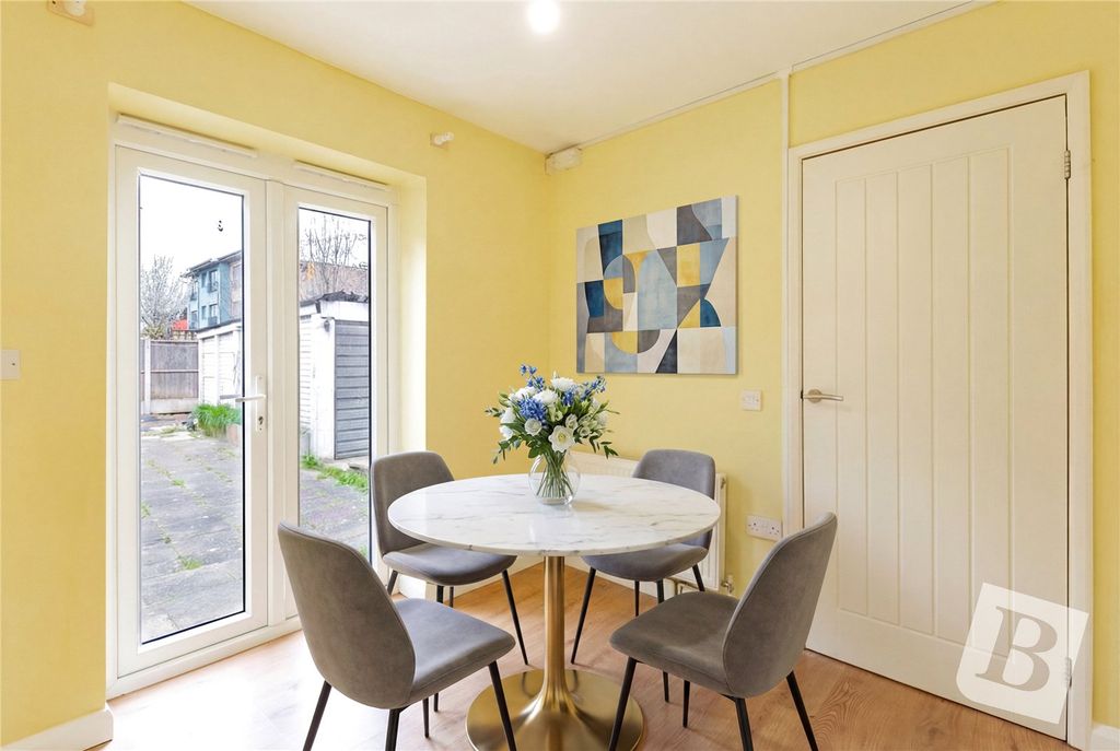 Property photo 3 of 10 Dining Area